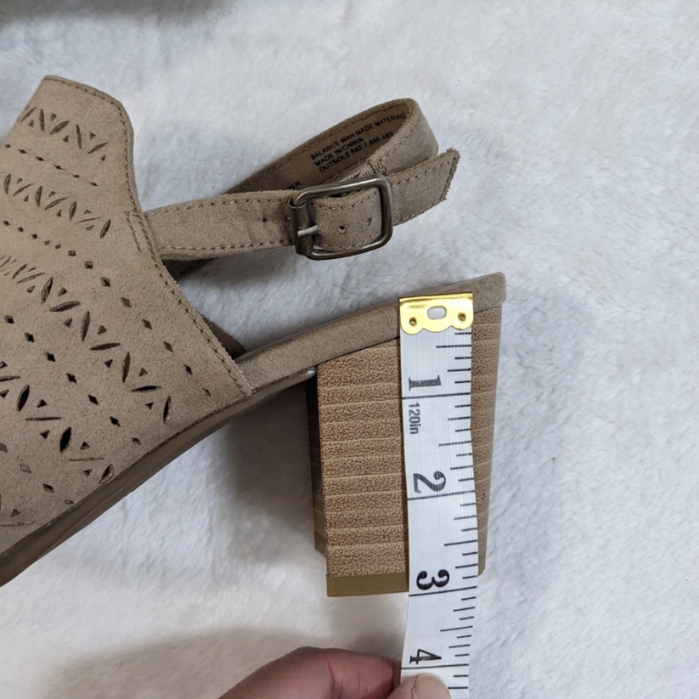 Seychelles Bora Tan Perforated Laser Cut Ankle Strap Chunky Block Heel Sandals - Picture 5 of 14